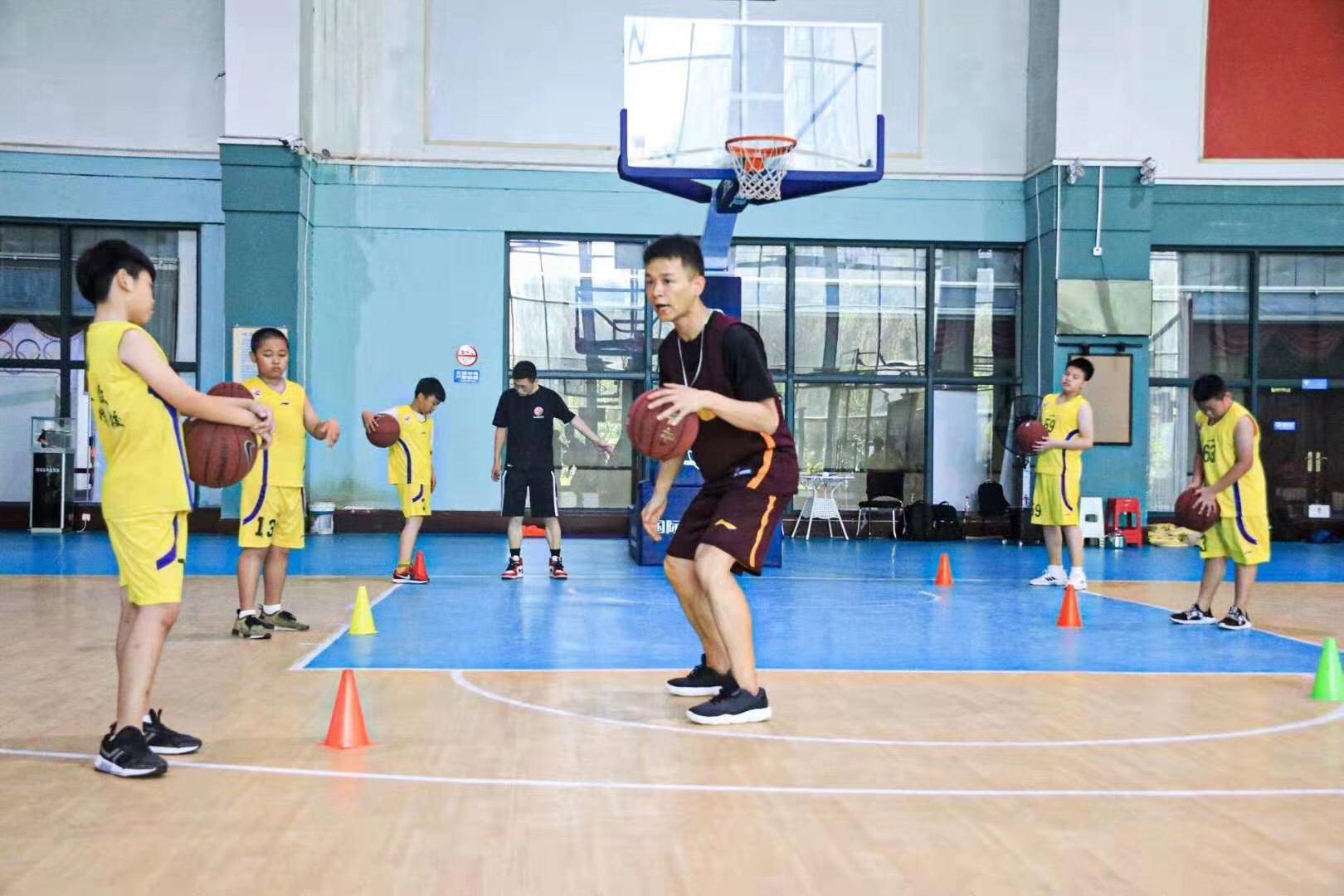青少年篮球普及计划：多地启动校园篮球联赛的简单介绍