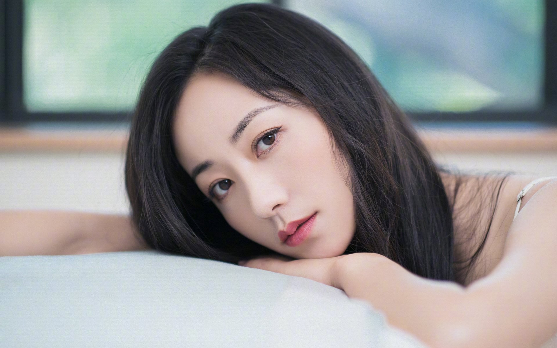 塔特凭借迅速的突破和准确的传球，在比赛中屡屡制造机会，下载塔特