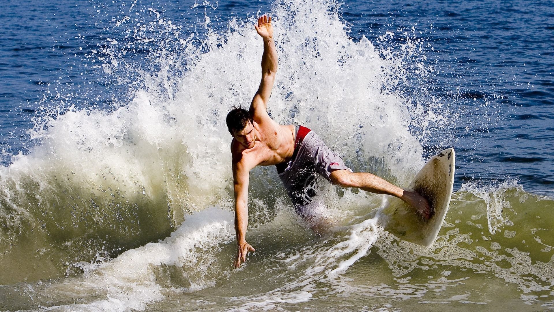 “西甲积分战:谁能笑到最后?”,西甲积分榜最新情况